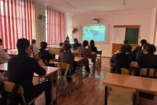 2 февраля на классных часах с 7-11 классов, был организован просмотр документального фильма 